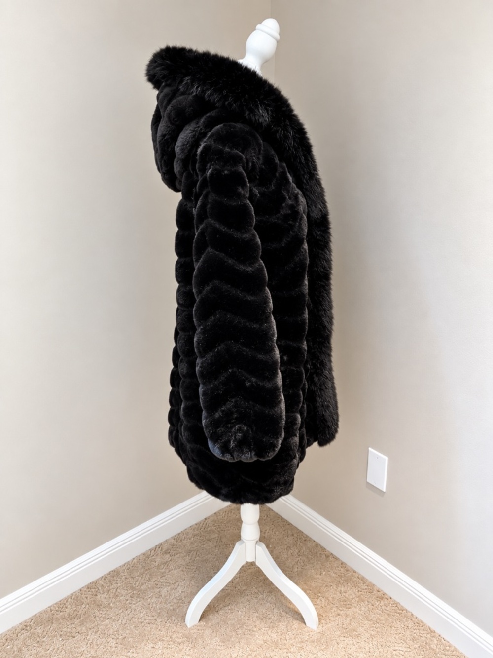 Gallery Black Hooded Heavyweight Faux Fur Coat Large NWOT - Picture 7 of 10